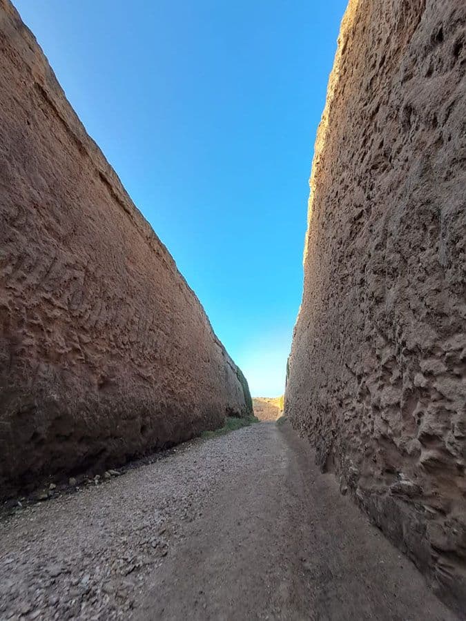 Camino para llegar a la playa de Acantilados